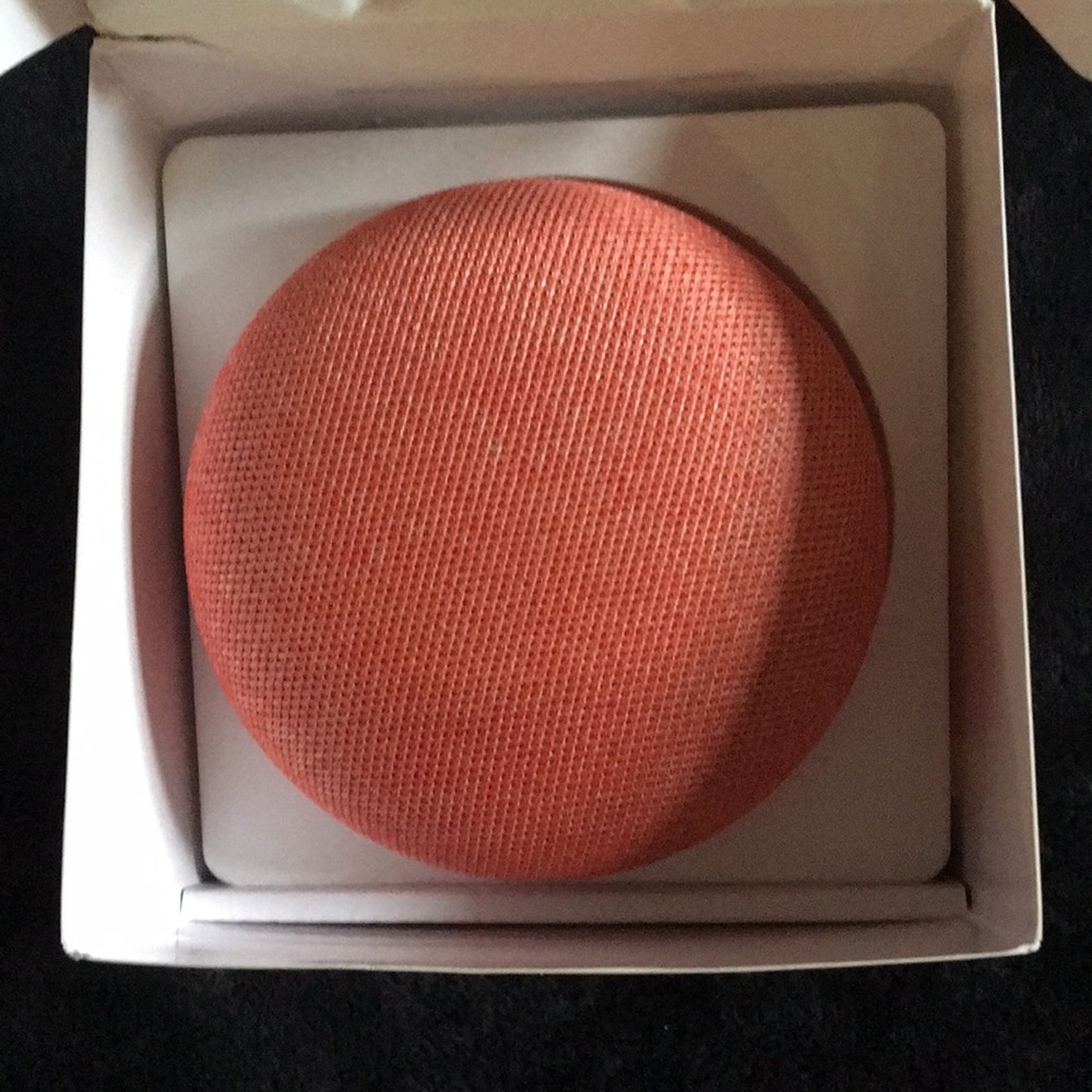 Google Home Mini - Picture 2 of 4